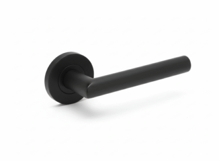 Moderne mat zwarte deurkruk op rond rozet, model Solido